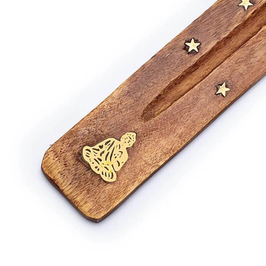Räucherstäbchenhalter aus Holz mit Buddha-Motiv