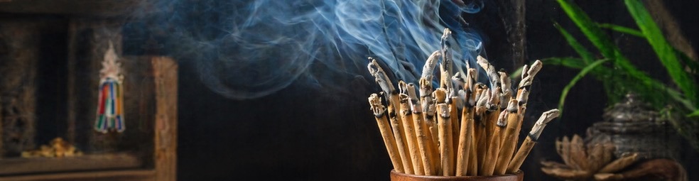 Räucherstäbchen in verschiedenen Duftsorten